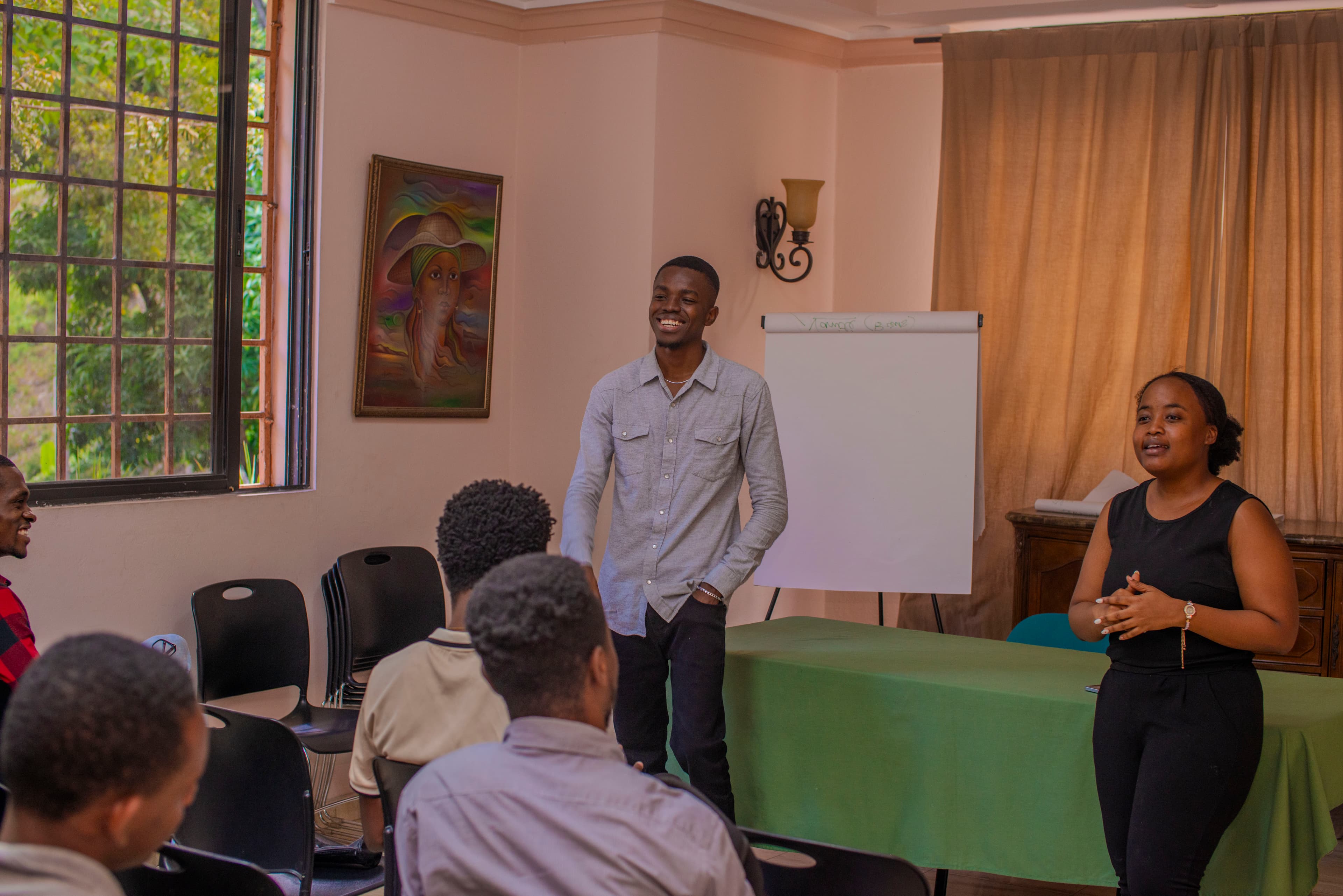 Jeunes participant à une formation en présentiel